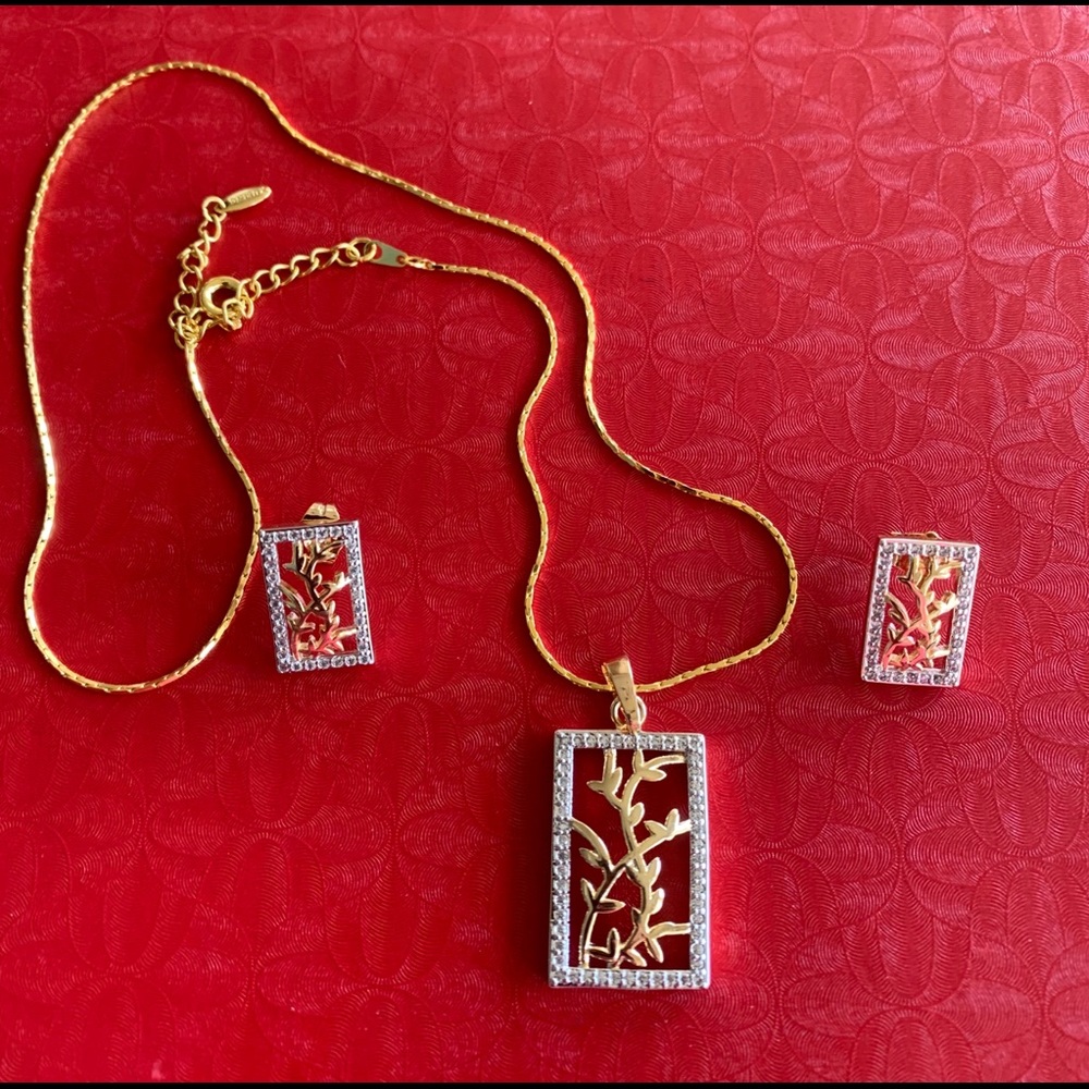 Necklace an earrings set